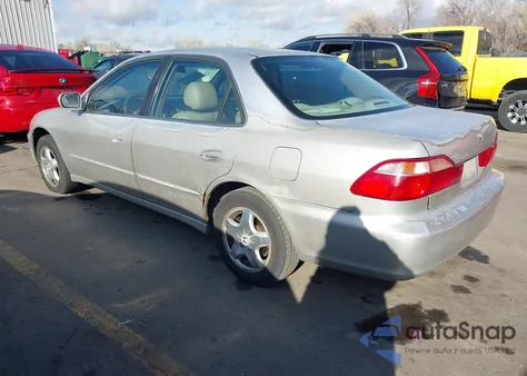1999 Honda Accord Ex V6 z USA, uszkodzony, nr VIN 1HGCG1655XA000616